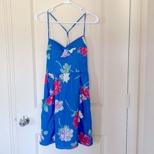 AMERICAN EAGLE light weight floral dress Size: Small